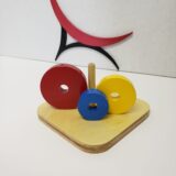 montessori discs on vertical dowel