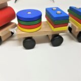 Wooden Geometric Shapes Sorting Train: Fun and educational toy for shape recognition and problem-solving